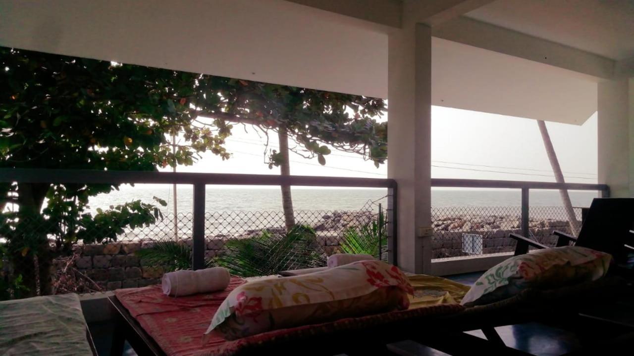 Chameleon Beach Lodge By Peace Rob Hotels Cherai Beach ภายนอก รูปภาพ